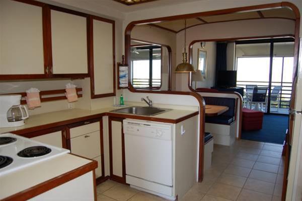 Mariner's Boathouse & Beach Resort - photo 7