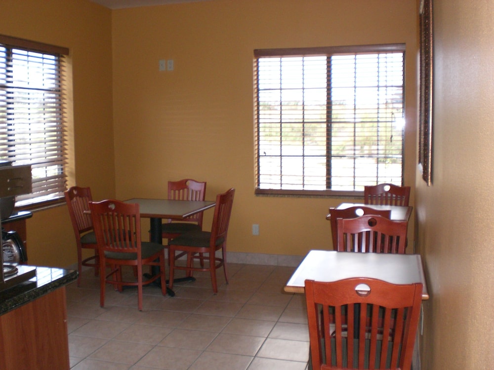 Sunbridge Inn & Suites - photo 13