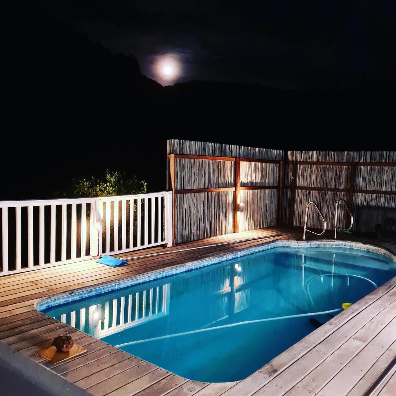 MAGNIFICENT 6 sleeper mountain getaway - last minute hotel in Unknown City