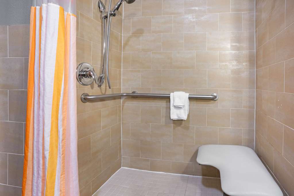 La Quinta Inn & Suites by Wyndham Houston Bush Intl Airpt E - photo 19