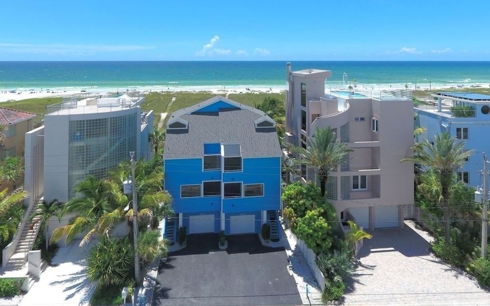 Beach Front and Walking Distance to Village in Siesta Key, United States