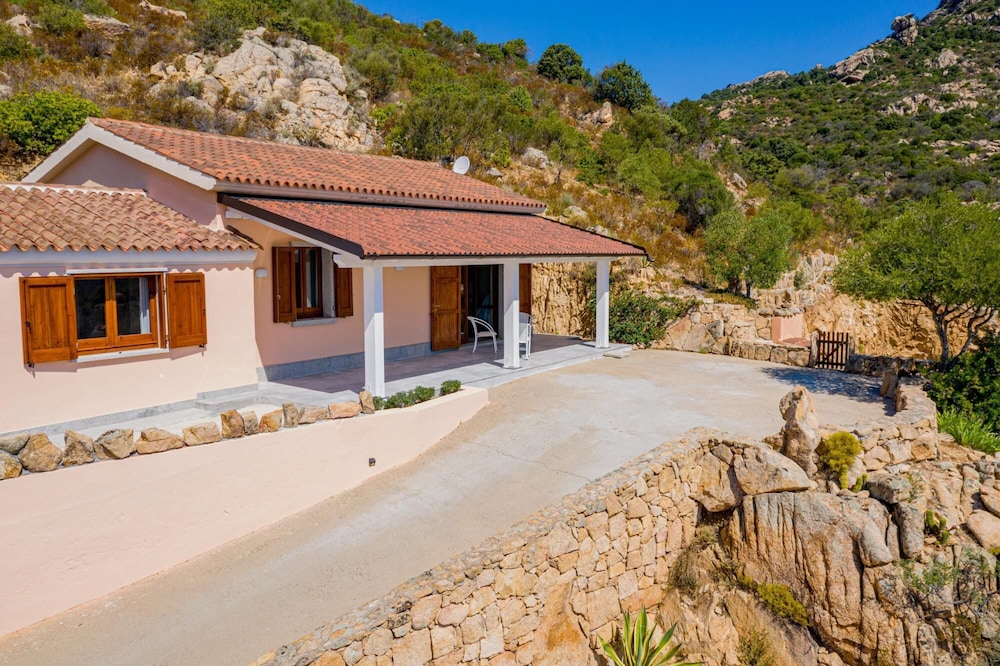 Villa Fiori Con Piscina by Wonderful Italy — 4-Star Luxury Hotel in Olbia, Italy