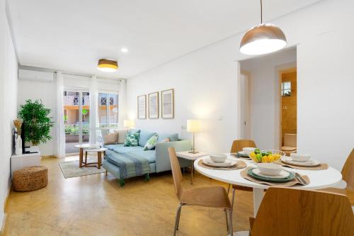 CB Living Beachfront apartment in Aguamarina — 4-Star Luxury Hotel in Orihuela, Spain