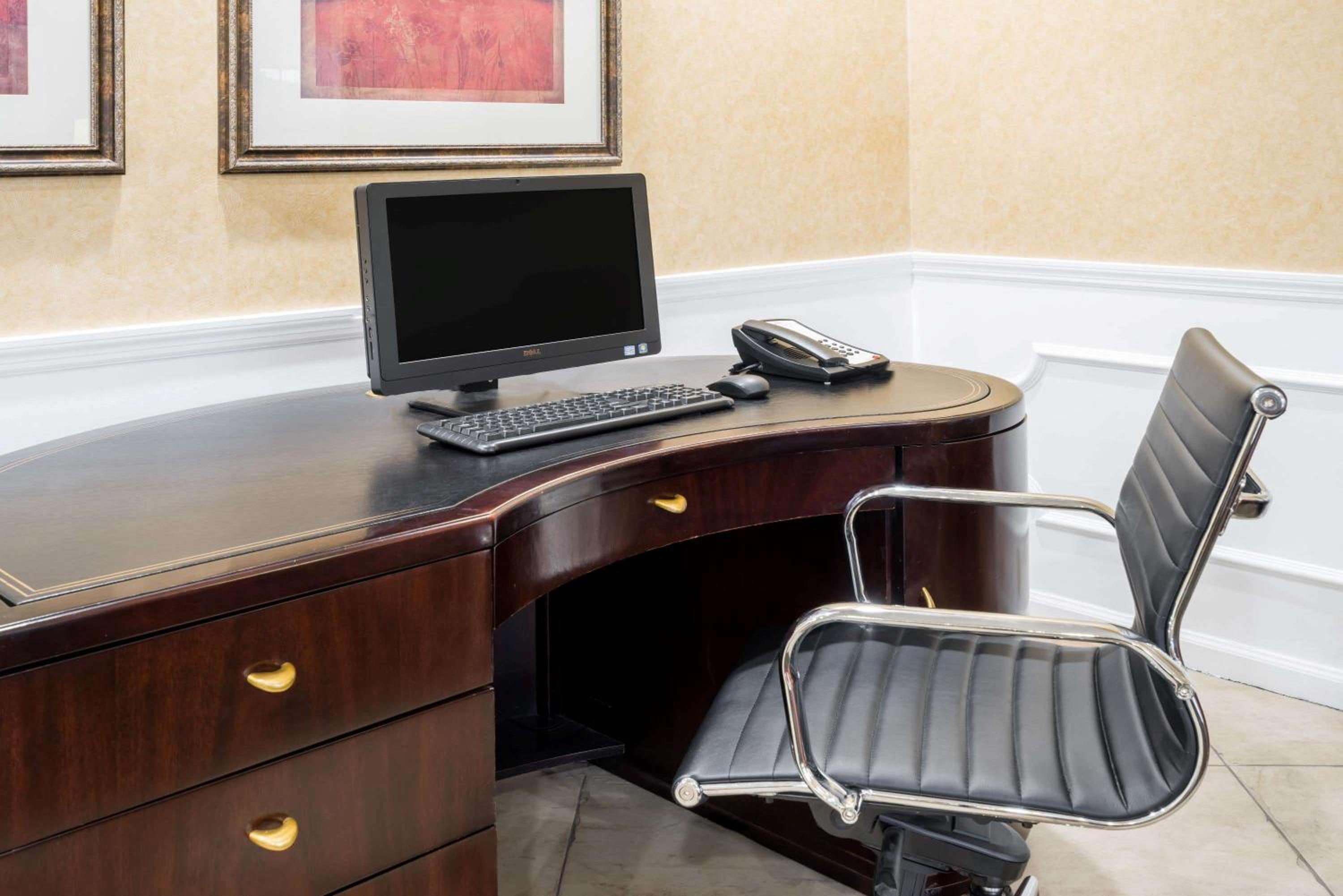 Howard Johnson by Wyndham Dalton - photo 19