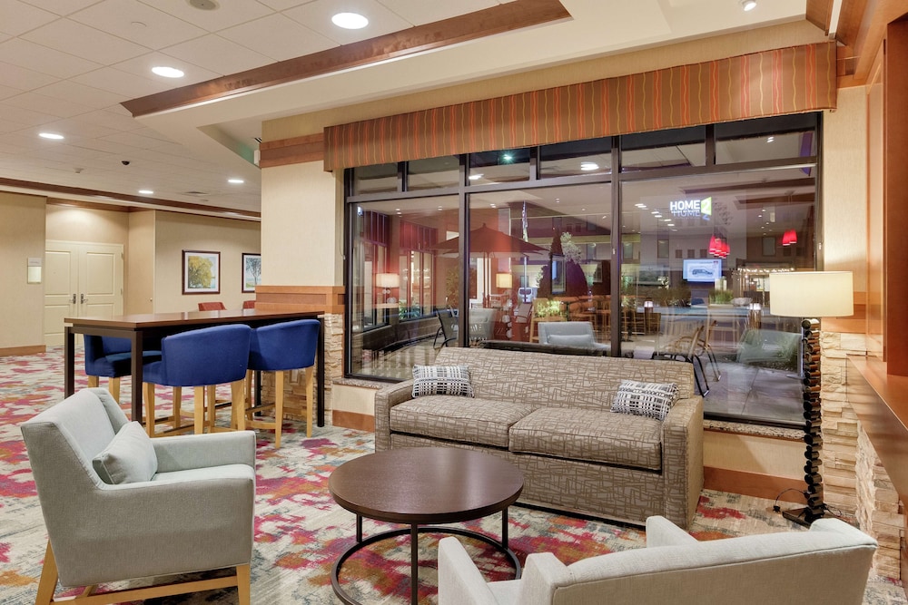 Hilton Garden Inn Milwaukee Airport - photo 4