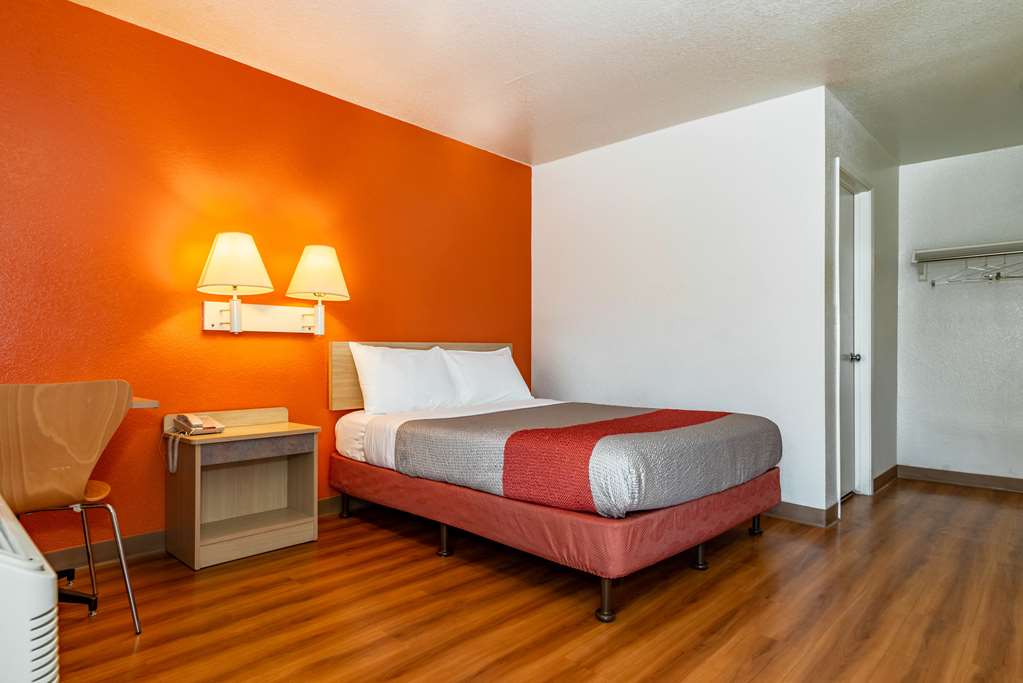 Motel 6 Palm Springs CA East Palm Canyon - photo 24