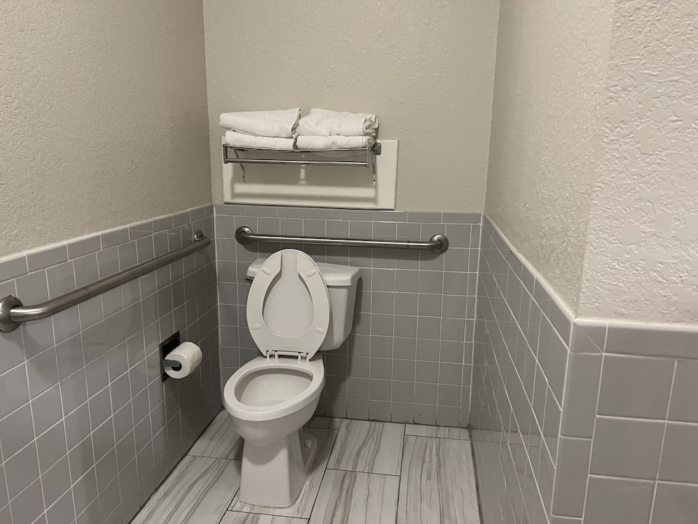 Scott Inn and Suites Houston - photo 20