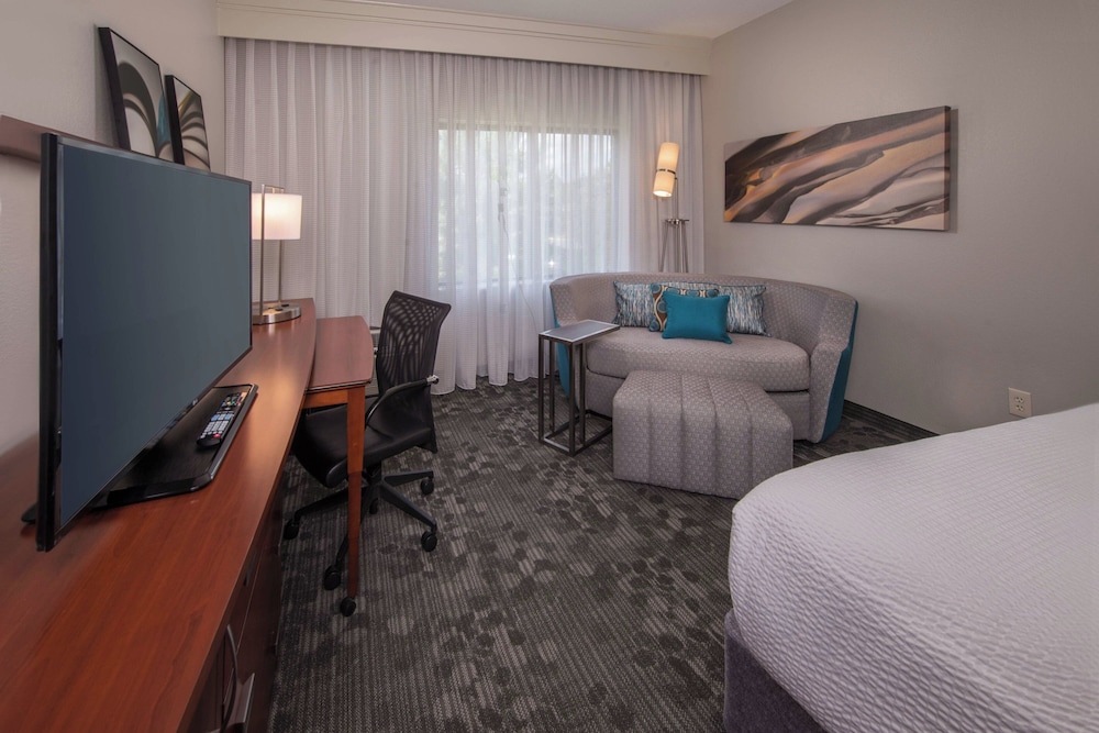 Courtyard by Marriott Dulles Town Center - photo 11