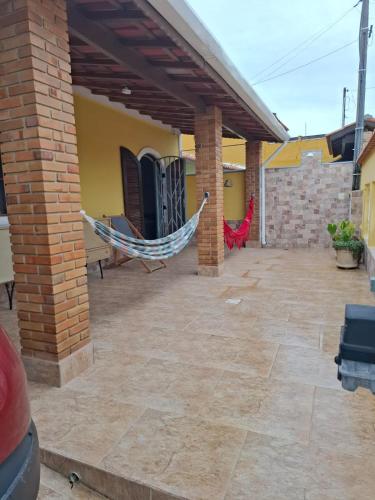 Cantinho Aconchegante Da Familia Moreira Na Praia Das Palmeiras in Caraguatatuba, Brasil