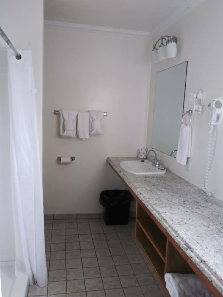 Centennial Motel - photo 6