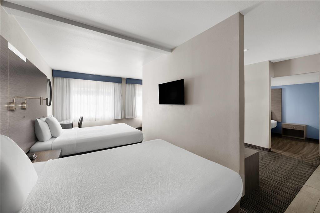 Travelodge Inn & Suites by Wyndham Anaheim on Disneyland Dr - photo 30