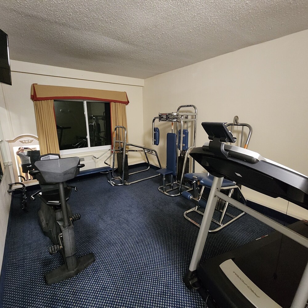 Katahdin Inn & Suites - photo 25