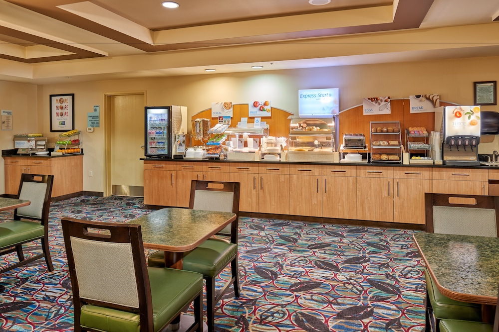 Holiday Inn Express & Suites El Paso Airport Area by IHG - photo 21