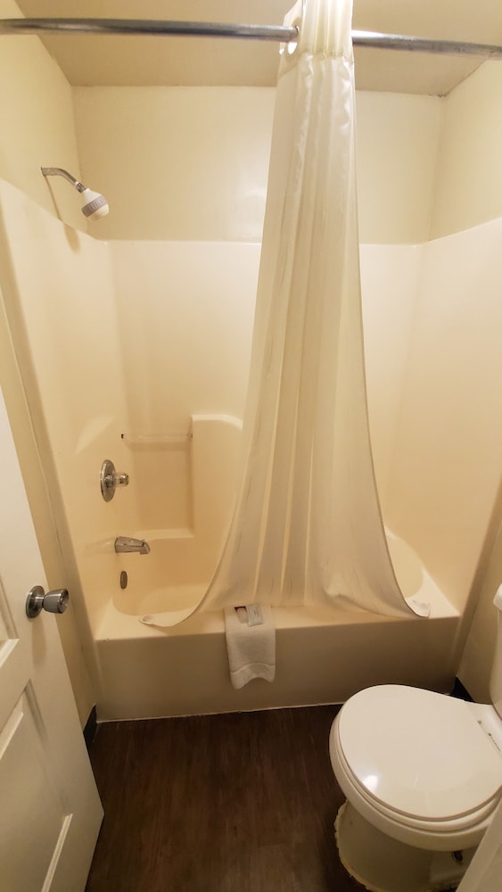 Marion Gray Plaza Motel - photo 16