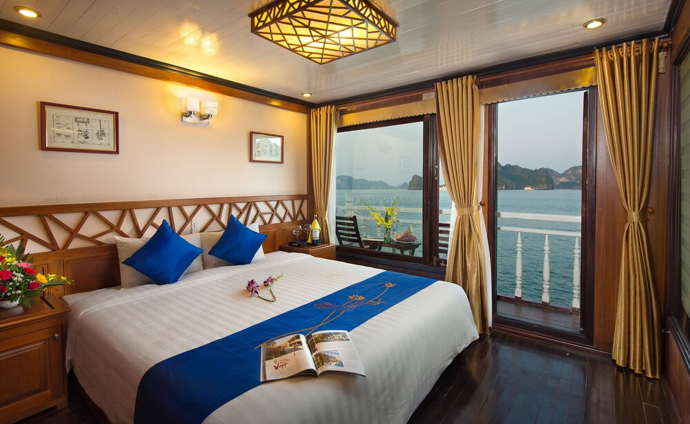 Gray Line Halong Cruise — 4-Star Luxury Hotel in Ha Long, Vietnam