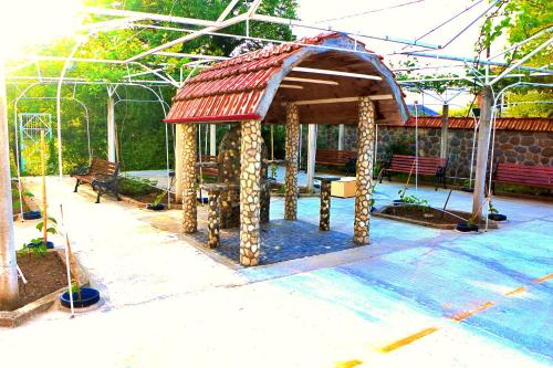 HOTEL Wine Cellar & Fitness Khoni City