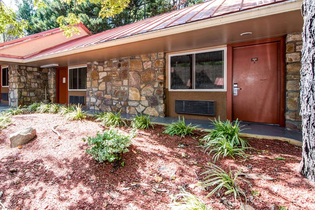 Quality Inn Creekside Downtown Gatlinburg - photo 5