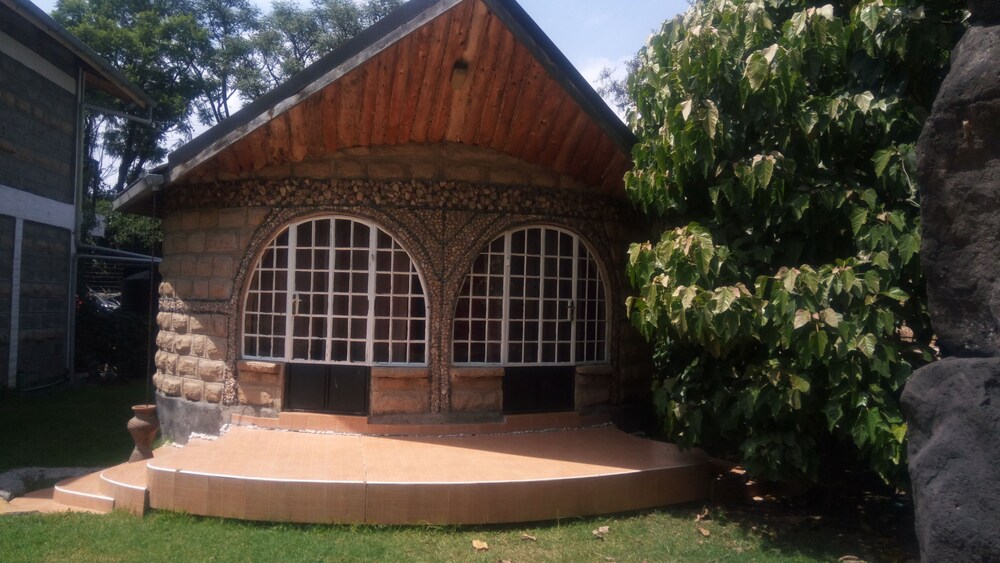 Brooks Lodge — 4-Star Luxury Hotel in Nakuru, Kenya