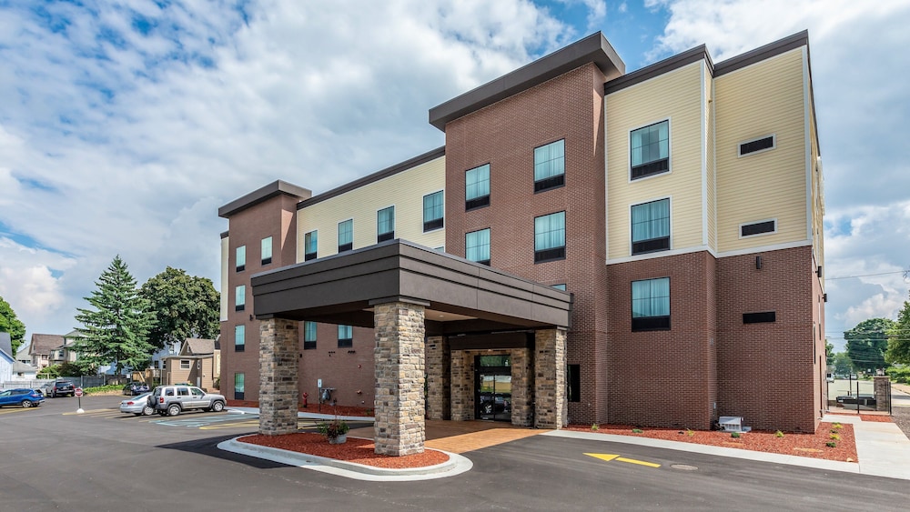 Cobblestone Hotel Suites Hartford — Hartford