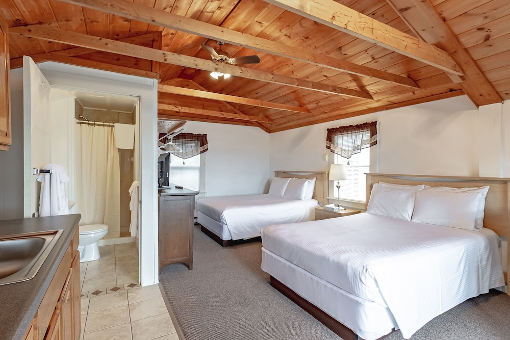 Half Moon Motel & Cottages - photo 9