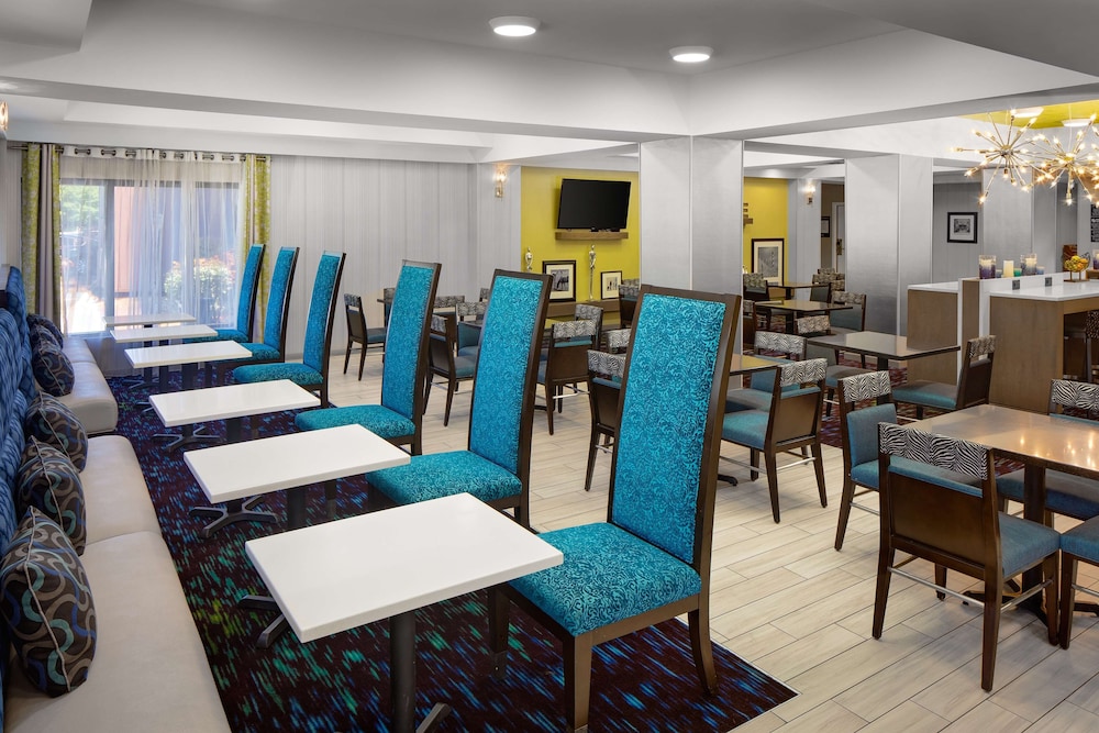 Hampton Inn & Suites Nashville Airport - photo 5