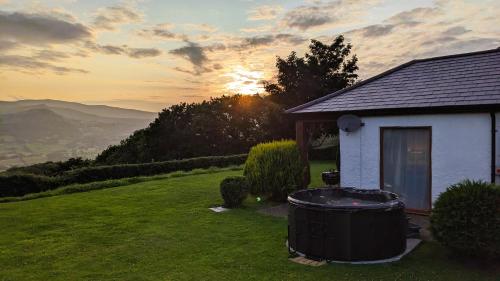 Fig Tree Pet friendly cottage with indoor pool hot tub & breathtaking views of Snowdonia — 4-Star Luxury Hotel in Colwyn Bay, United Kingdom