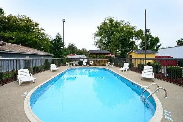 Days Inn - photo 13