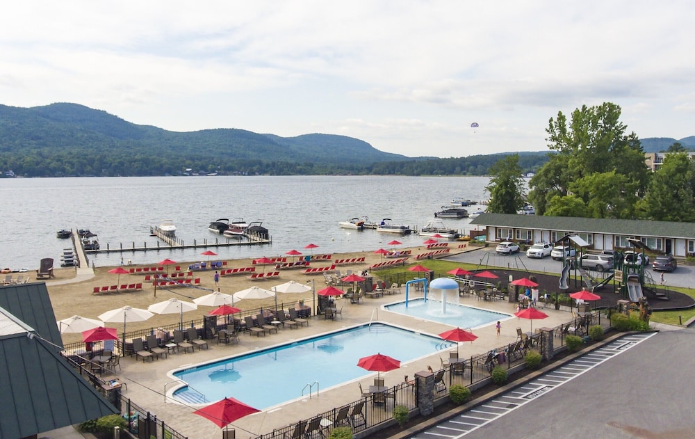 Scotty's Lakeside Resort - carbon neutral hotel in Glens Falls