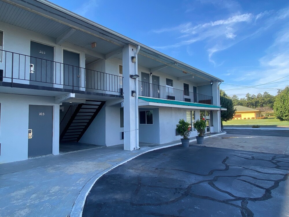 Discovery Inn Macon - photo 10