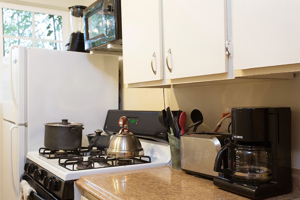 Hollywood Hills Suites - photo 25