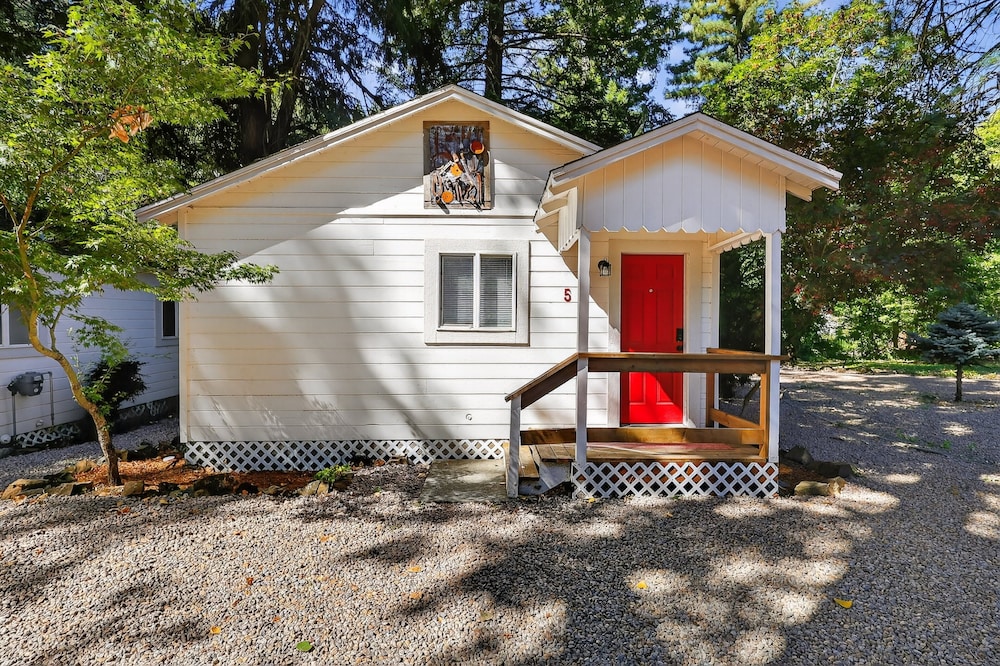 Rouge Cobb Mountain Hotel Cabin 5 — Cobb