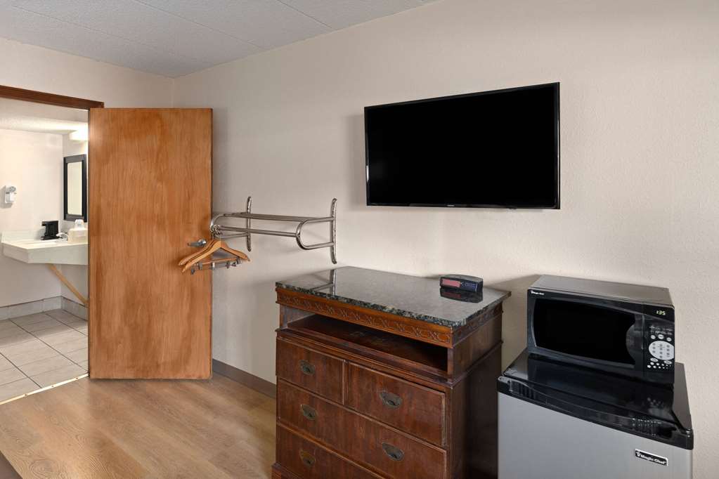 Super 8 by Wyndham Fort Mitchell Cincinnati Area - photo 13