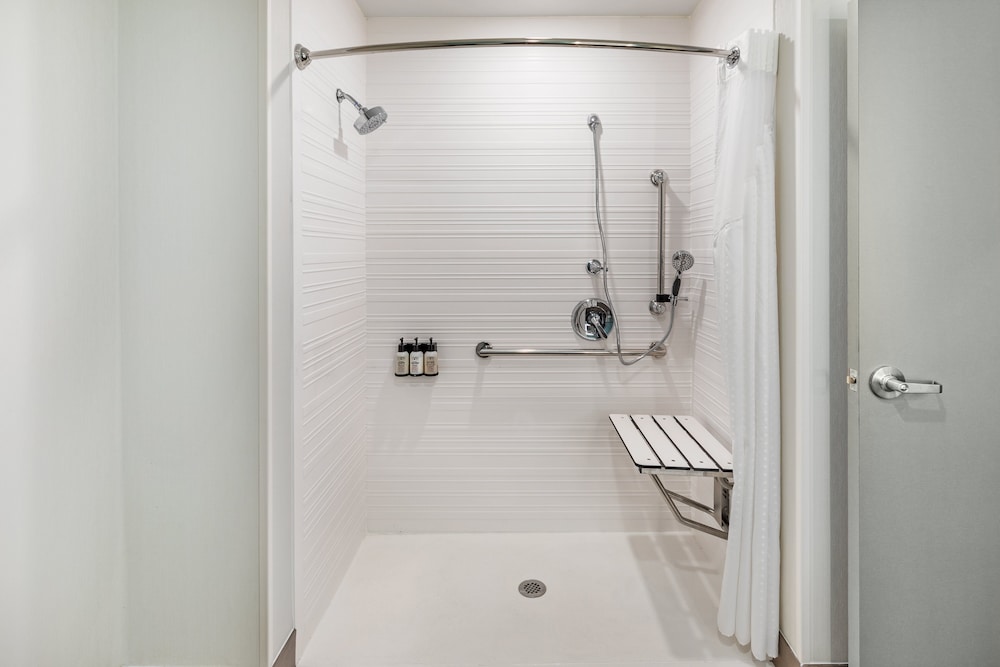avid hotel Bentonville Rogers by IHG - photo 6