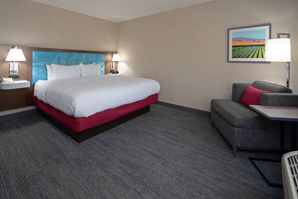 Hampton Inn Visalia - photo 11