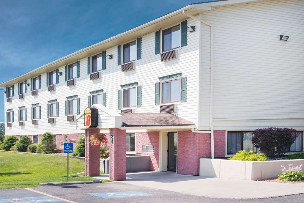 Super 8 by Wyndham Massena NY — hotel in Massena