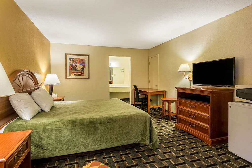 Rodeway Inn Denmark Jackson - photo 16