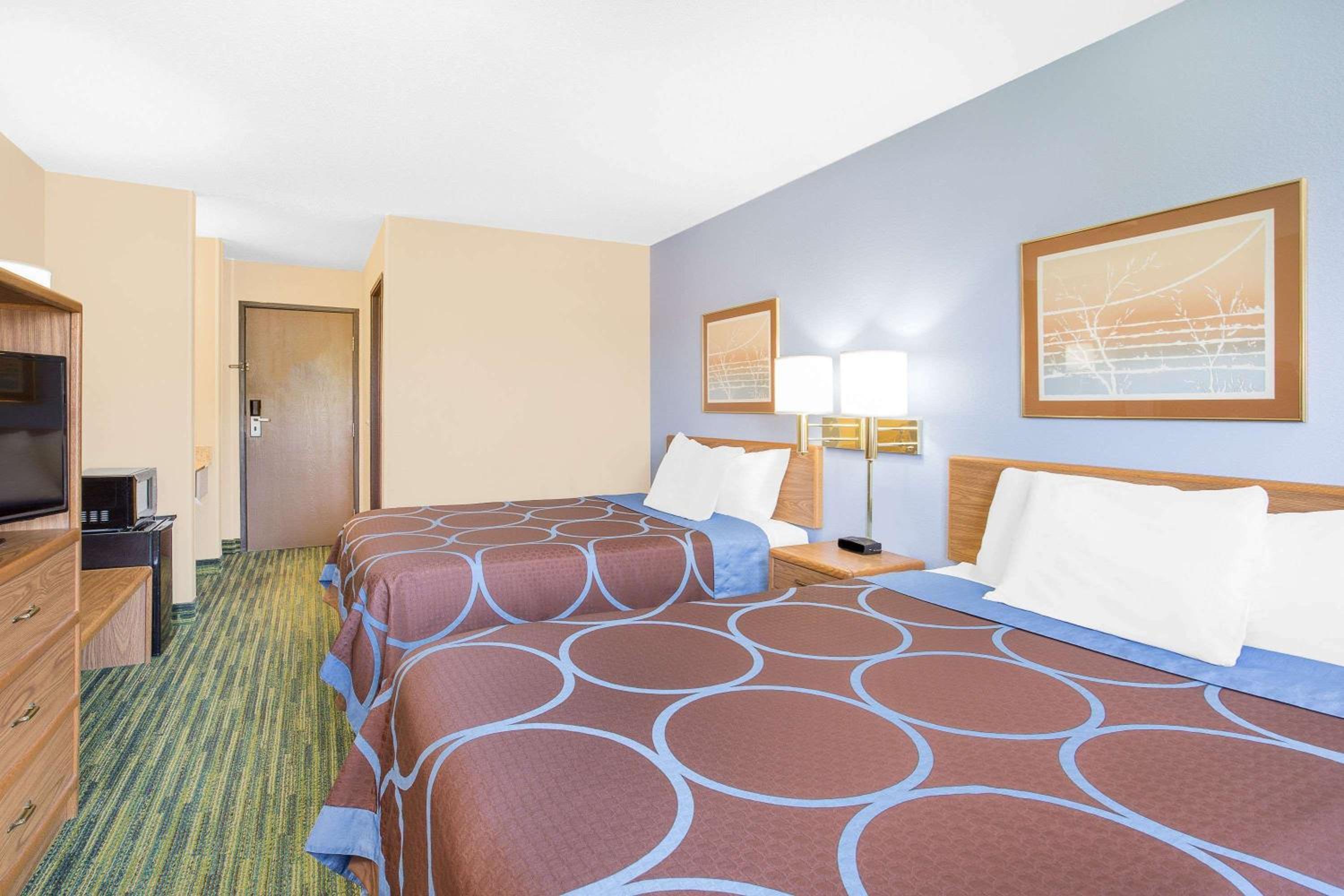 Boarders Inn & Suites by Cobblestone Hotels Waterloo Cedar Falls - photo 9
