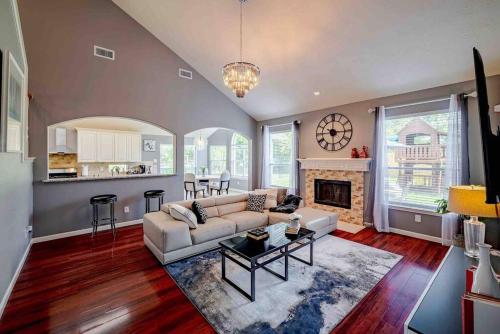 Beautiful 4 bedroom House with Nice Backyard — 4-Star Luxury Hotel in Houston, United States