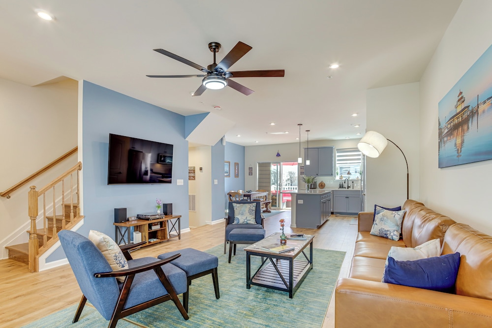 Walk to Dtwn: Waterfront Eastern Shore Townhome — 4-Star Luxury Hotel in Cambridge, United States