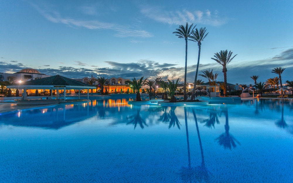 Djerba Holiday Beach - carbon neutral hotel in Midoun