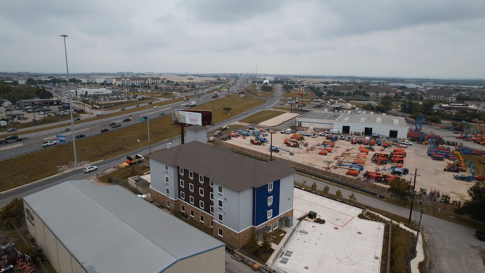 Texas Bungalows Hotel & Hotel Que at i35 Austin Pflugerville - photo 62
