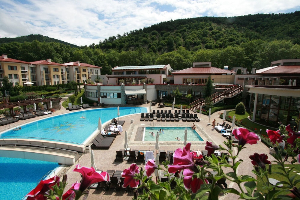 Pirin Park Hotel - carbon neutral hotel in Sandanski