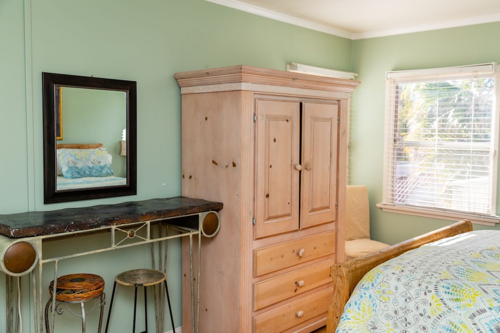Hollywood Hills Suites - photo 19