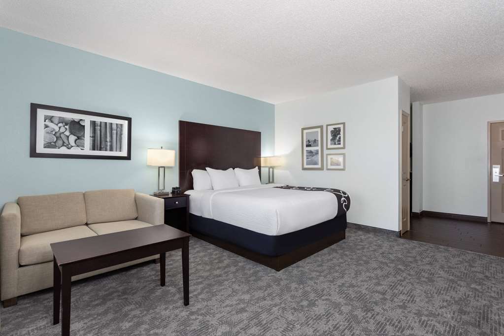 La Quinta Inn & Suites by Wyndham Bonita Springs Naples N. - photo 17