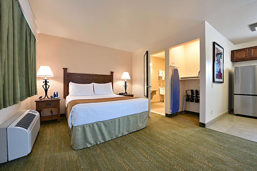 Lamplighter Inn & Suites at SDSU - photo 33