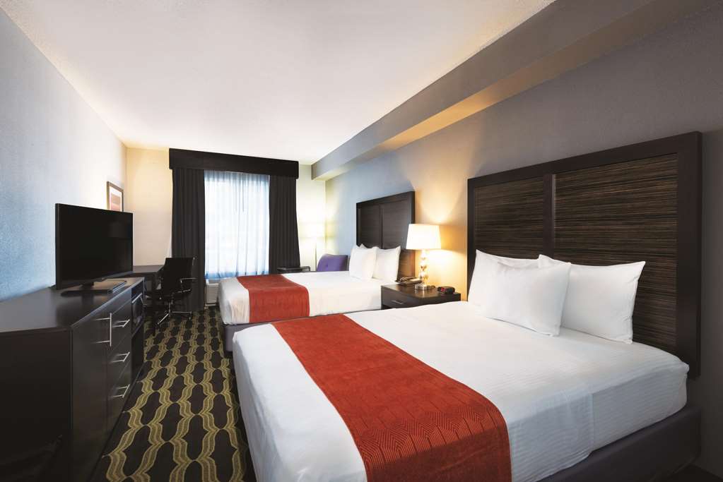 La Quinta Inn & Suites by Wyndham Lynchburg at Liberty Univ. - photo 15