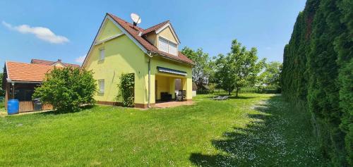 Holiday home in Balatonbereny 34653 — 4-Star Luxury Hotel in Balatonbereny, Hungary