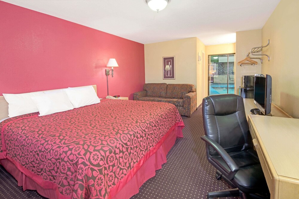 Days Inn by Wyndham East Albuquerque - photo 12