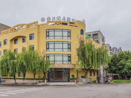 Yijiang Xianju Inn in Jiangyou, People's Republic of China