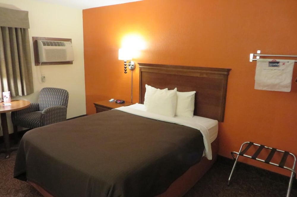 AmericInn by Wyndham Forest Lake - photo 12